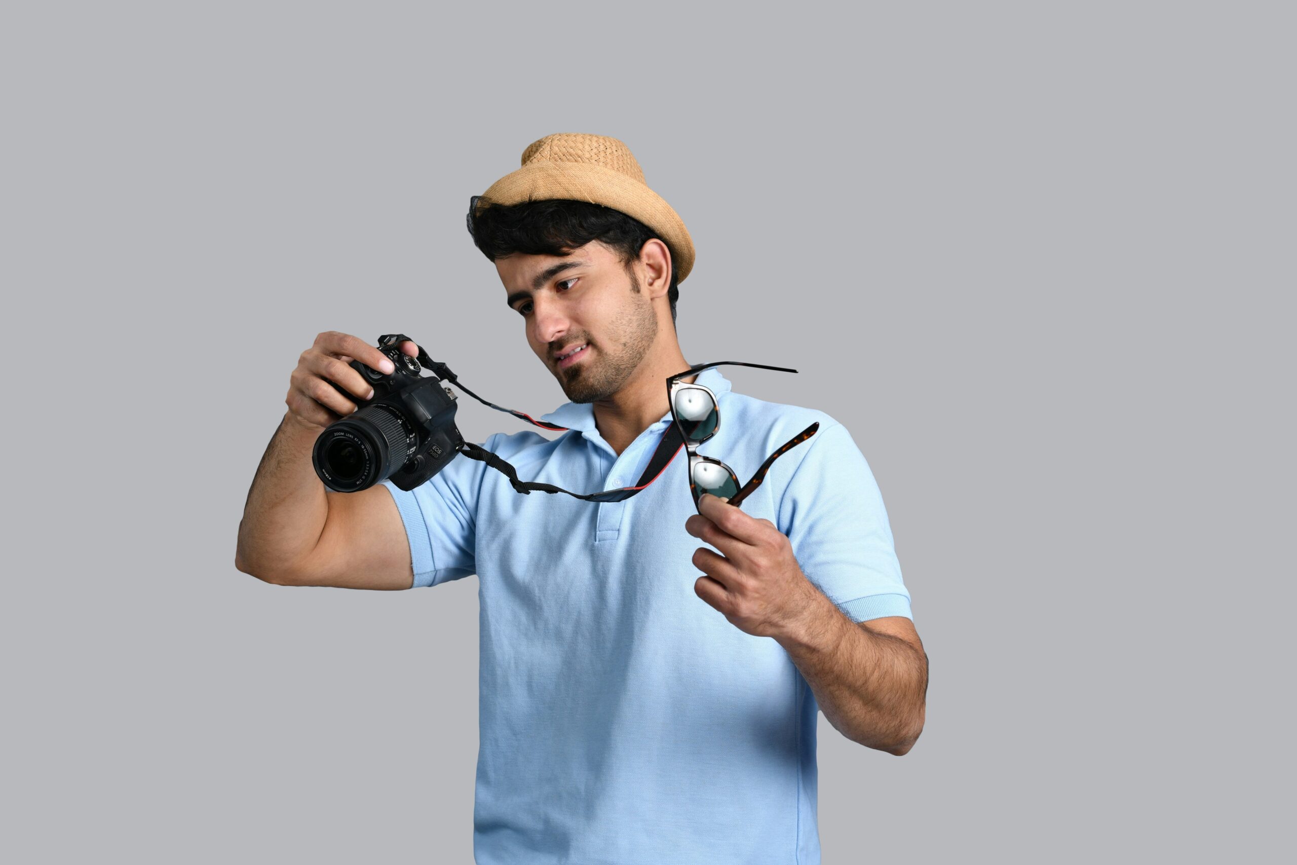 Image of traveler assessing risks before buying insurance