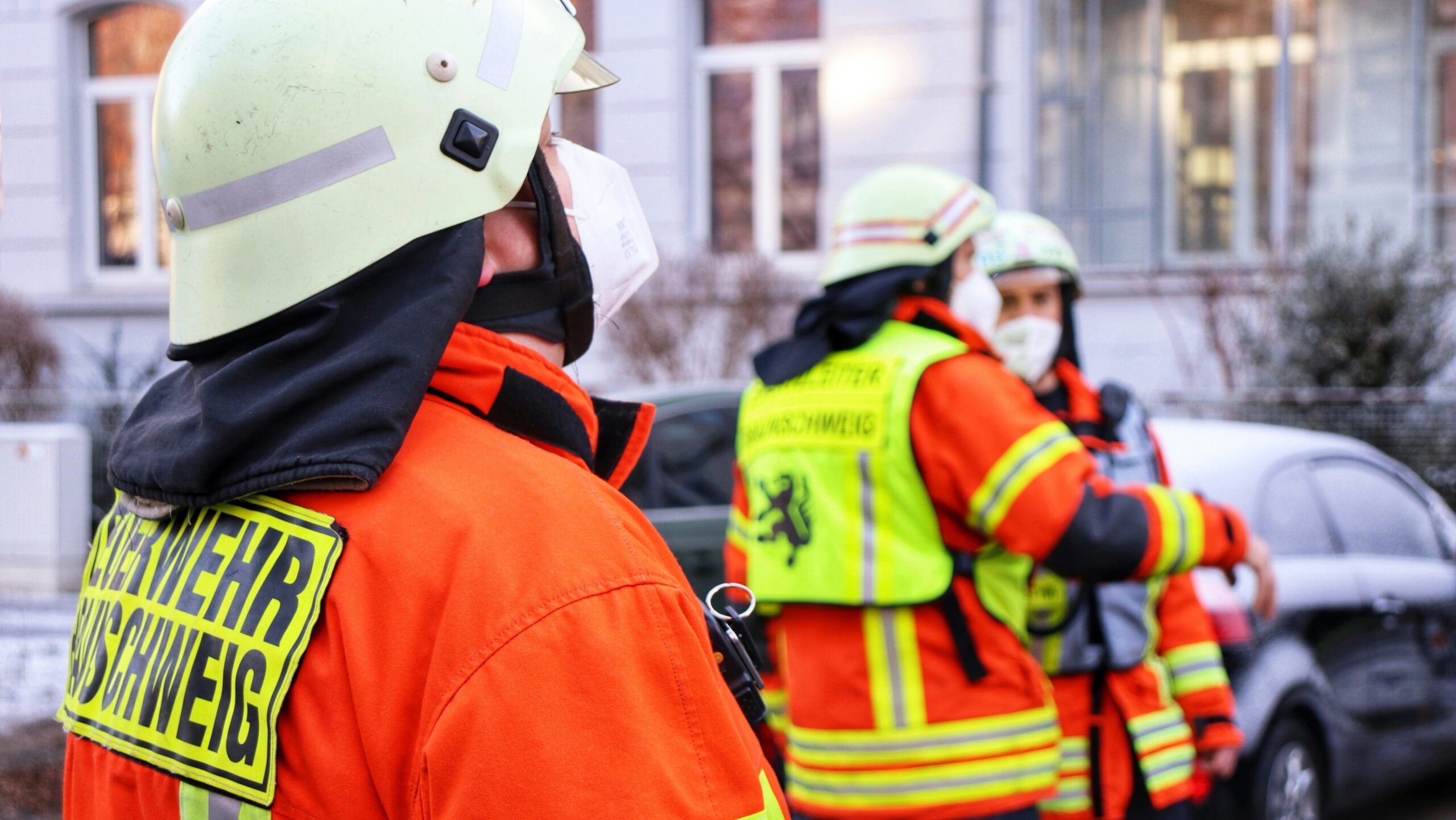 Infographic showing components of a crisis response policy including ransoms, evacuation, and trauma support