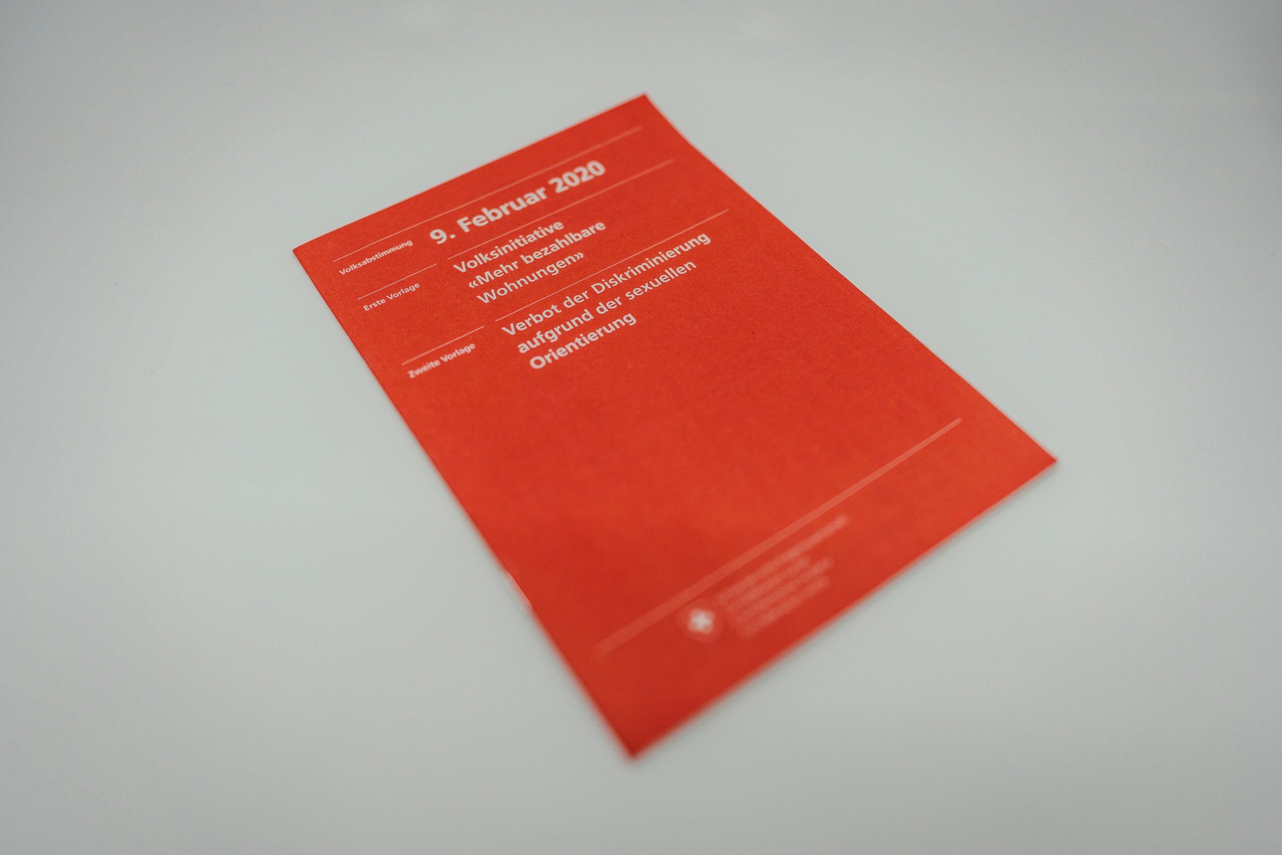 Illustration of two people role-playing a kidnapping negotiation training exercise.