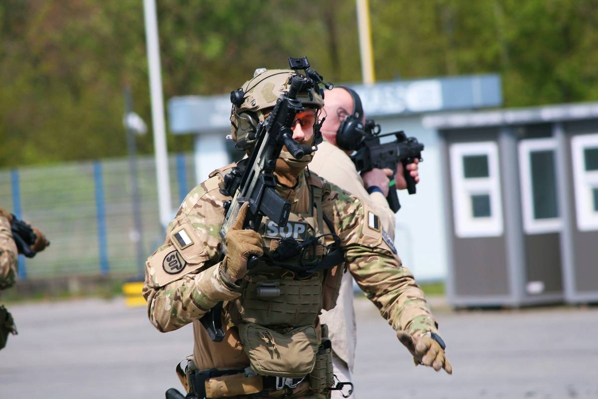 Flowchart detailing the process of a kidnap response team intervention