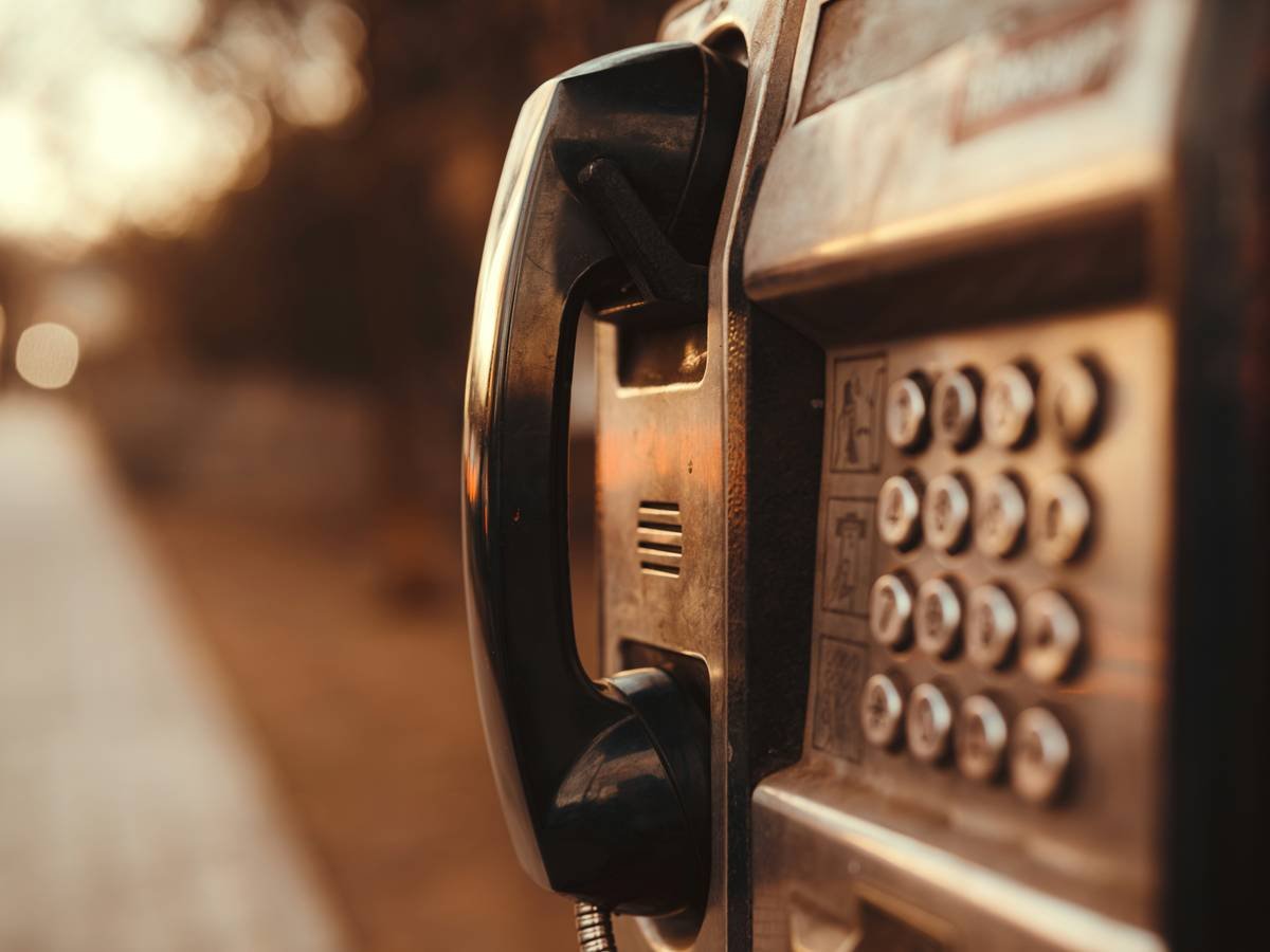 Timeline showing ideal kidnap response phases: pre-incident prep, initial contact, negotiation window, resolution, post-incident support